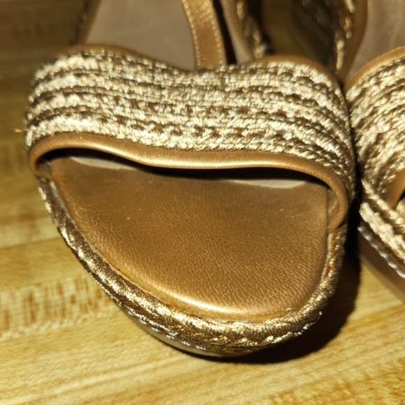 STUART WEITZMAN Metallic Gold Leather Wedge Heels with Platform, size 7M - Picture 4 of 13